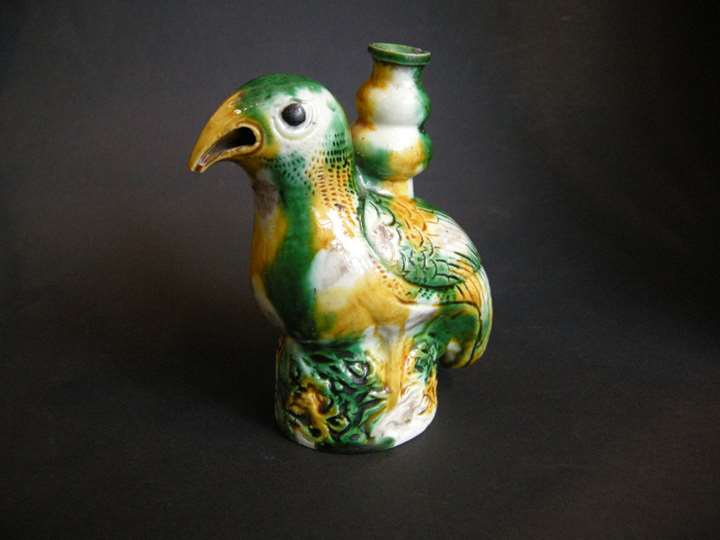 Bird in porcelain three colors with a little vase in the archaic style -Kangxi period